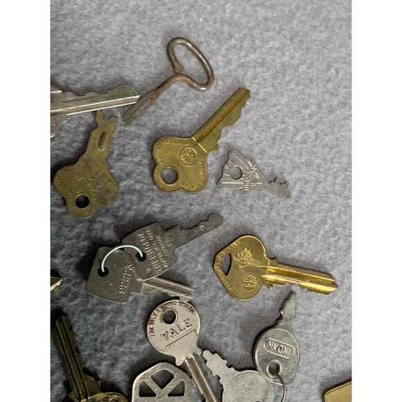 Vintage 32 Key Collection for Crafts & Decor - Picture 10 of 13